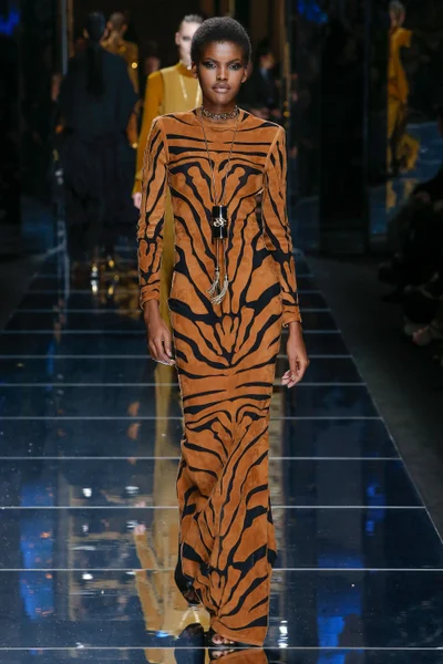 Look 18